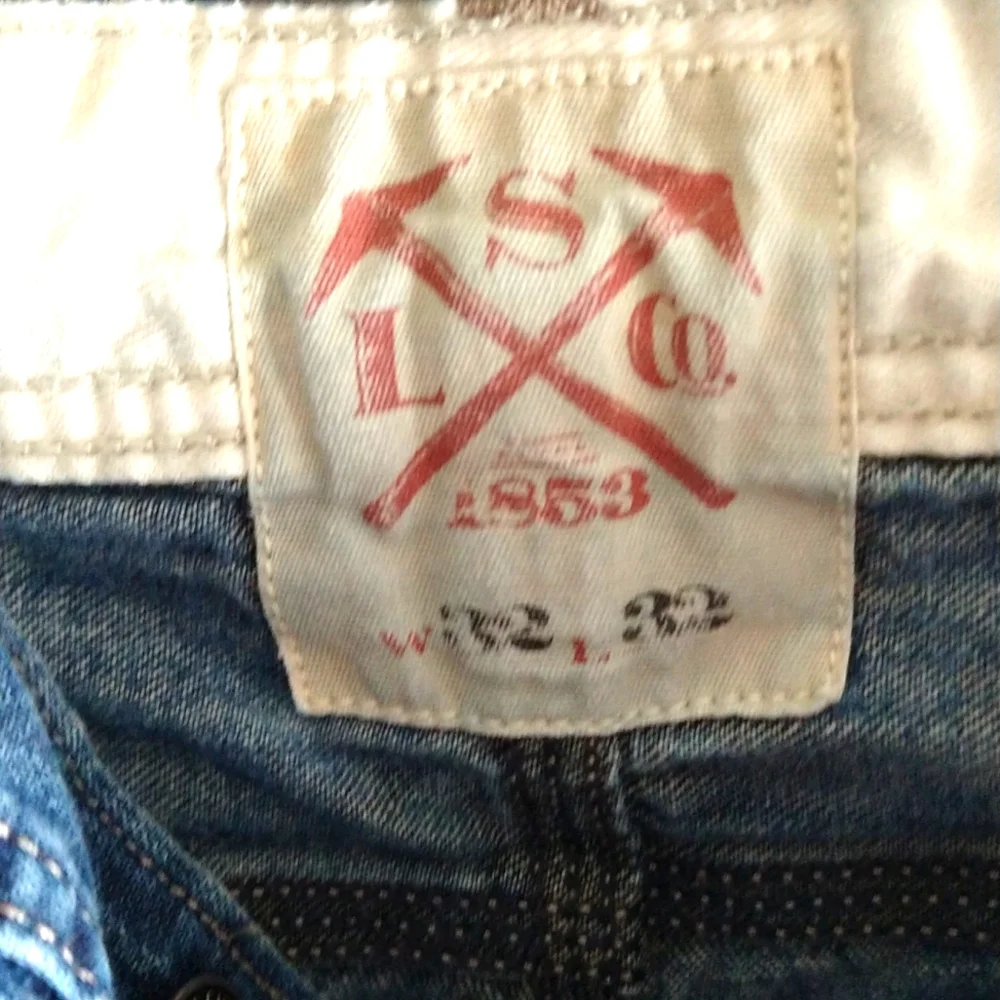 Levis - Picture 5 of 8